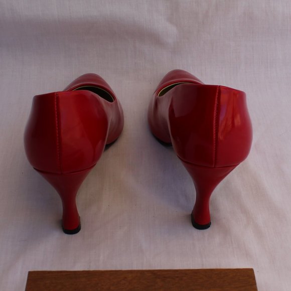 Premiere Collection Red Patent Heels - Picture 3 of 6